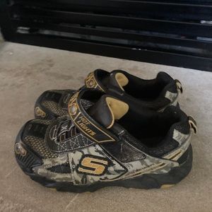 Sketcher tennis shoes